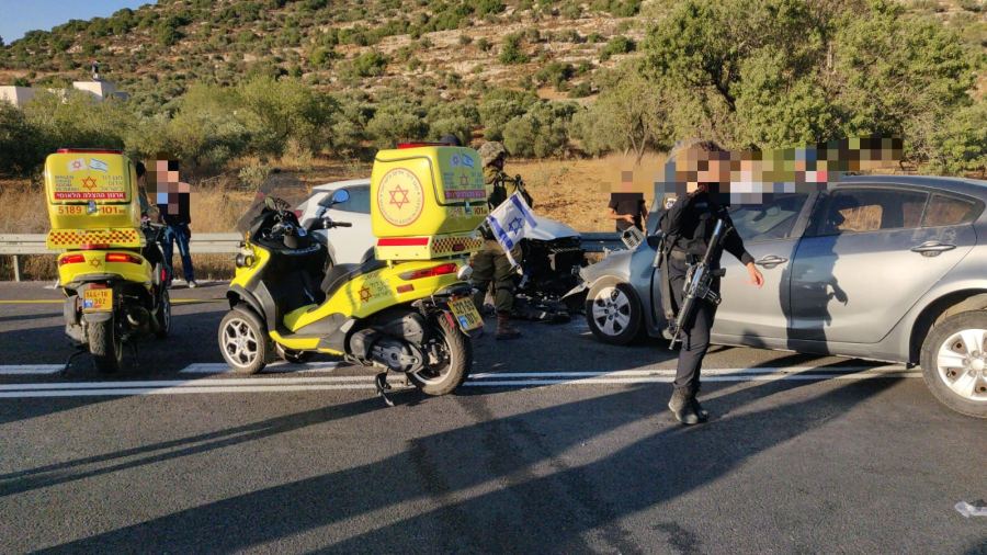 حادث سير خطير بين مركبتين فلسطينة واسرائيلية 